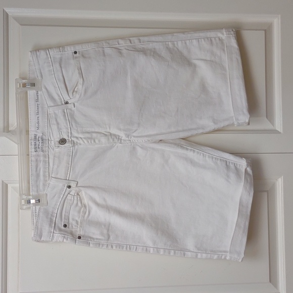 Levi's Signature White Modern Skinny 5 Pocket Folded Hem Jean Shorts - Picture 2 of 7